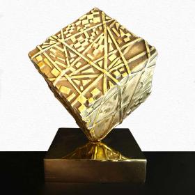 Angelo Rinaldi, Mark, scultura cubica in bronzo dorato con elementi in rilievo,cubo rotante su base, cubo h.cm.21x21, anno 1999